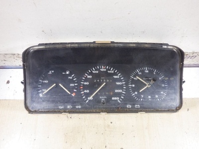 357919033 Панель приборов Volkswagen Passat B3 (1988—1993) 1989