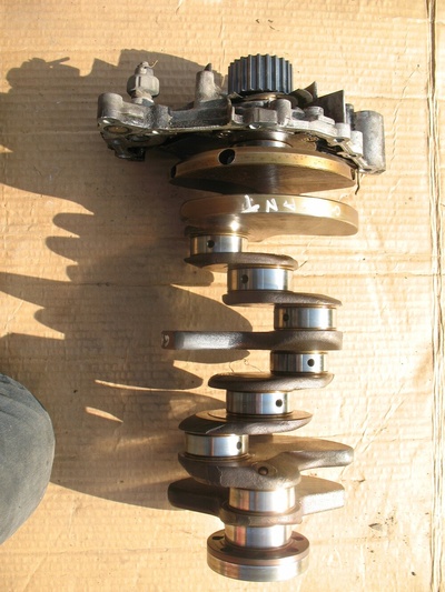 2.5 V6 WAŁ KORBOWY galant 1999 r 2.5 v6 120kw - вал коленчатый