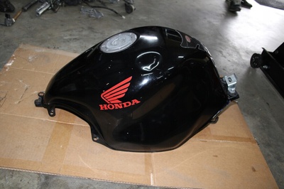 Cxzczx Бачёк топлива бак honda cbr 600 f4 pc35 99-00