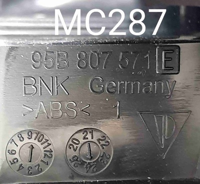 95B807571E Кронштейн крепления бампера заднего Porsche Macan I рестайлинг 2 (2021—2023) 2024 , 95B907509B