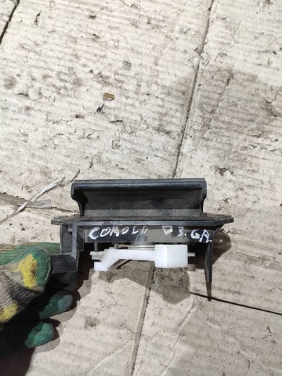Ручка крышки багажника Toyota Corolla E120 2006