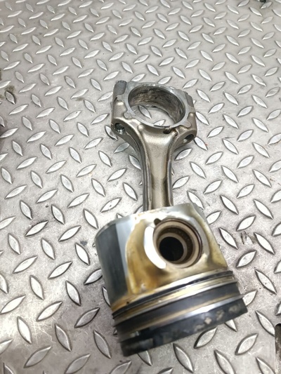 132110w01102 Поршень Toyota Avensis 2003