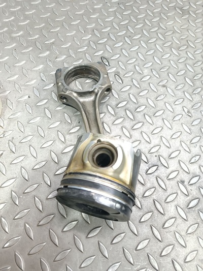 132110w01102 Поршень Toyota Avensis 2003