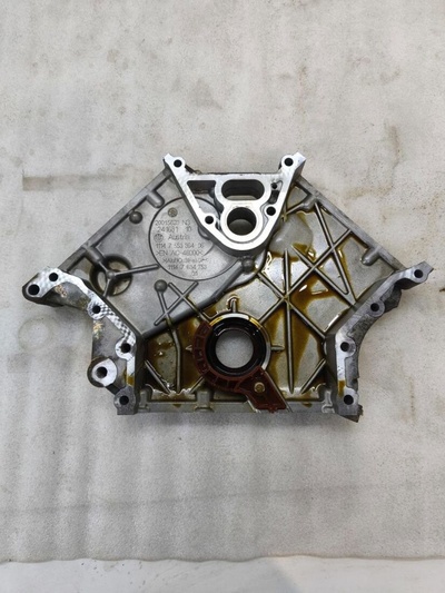 7634753 Крышка двигателя передняя BMW 7 F01/F02 2014 ,7553364,7634754