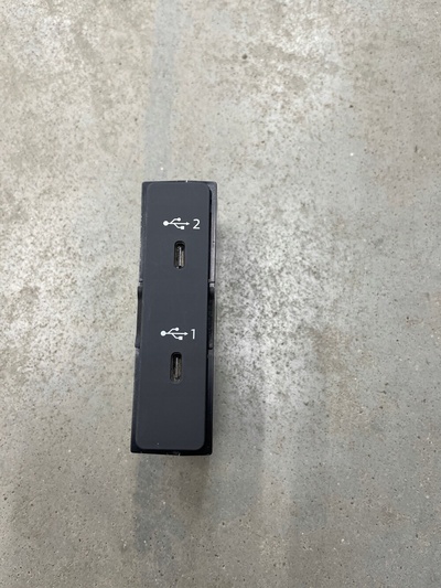 83A035736A разъем порт панель usb c audi q3 83a оригинал идеальные