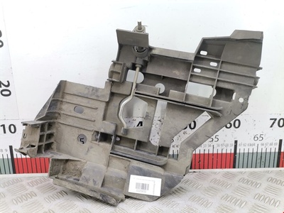 7L5941046 Кронштейн (крепление) фары правый Porsche Cayenne (955/957) (2002-2010) 2005 ,