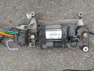 7P0616006G Компрессор пневмоподвески Volkswagen Touareg 2 2013