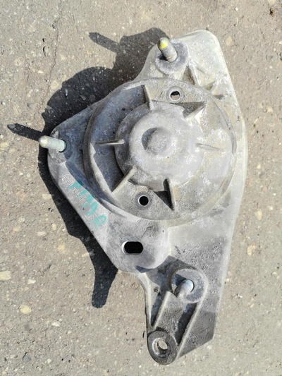 4d0412392c Опора амортизатора верхняя (чашка) Audi A8 1998
