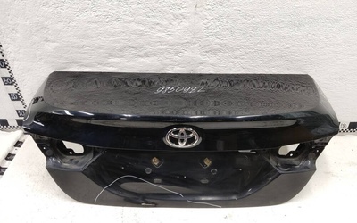6440133760 Крышка багажника Toyota Camry V70