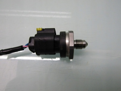 02615451553IV mazda 3 вр iv 2.0 21r датчик давления топлива 0261545155