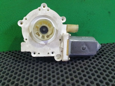 PBTGF20 Моторчик стеклоподъемника передний левый BMW 5 E39 2002 PBT-GF20, E 007-006-001 C