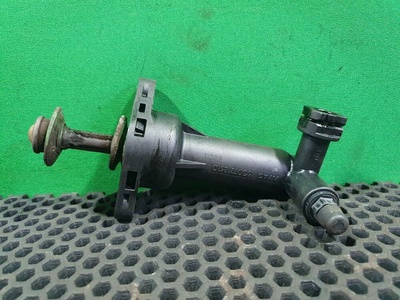 6Q0721261D Цилиндр сцепления рабочий Volkswagen Touran 1 2003 6Q0 721 261D