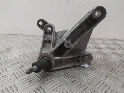 8200605732 Кронштейн КПП Renault Logan (2007-2012) 2010