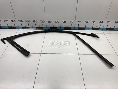 803312388R Уплотнитель стекла двери Renault Arkana 2019