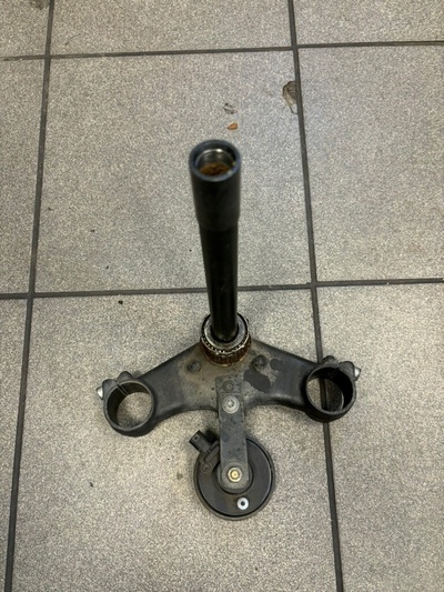 054 bmw f 650 cs полка нижняя