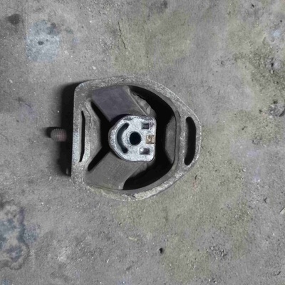 8D0399151H Подушка крепления КПП Volkswagen Passat B5 1999