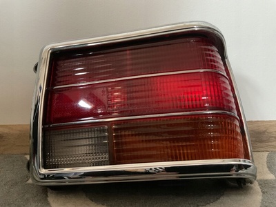 180244210 mazda 929 la4 1978 - 1981 фонарь правый оригинал