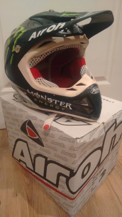 Шлем airoh stelt easy monster 950г.