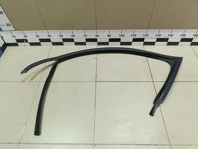 5C68374315AP Уплотнитель стекла двери VW Jetta 2011>