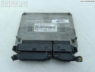 03D906023M Блок управления двигателем (ДВС) Skoda Fabia mk2 (5J) 2010