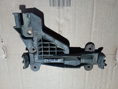 4A0807484 крепление бампера Audi A6 C4