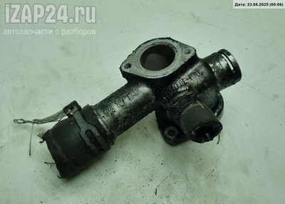 038121133A Фланец (тройник) системы охлаждения Skoda Octavia mk1 (A4) 2003