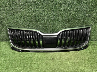 5E0853653C041 Решетка радиатора Skoda Octavia A7 (2017-2020)