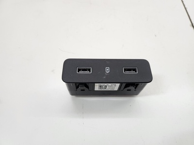 8891243282B01 Разъем usb Geely Monjaro 2021-