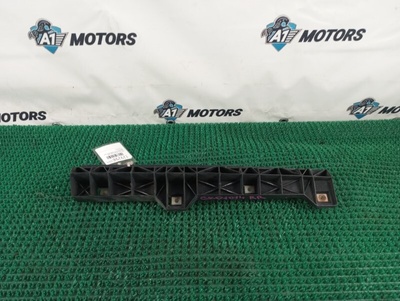 MR957672 крепление бампера Mitsubishi Grandis NA4W 2003