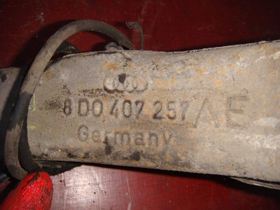 8D0407257AE кулак (цапфа) подвески AUDI A6 (C5) 1997-2004 AUDI A6 (C5) 1997-2004 1998 ,
