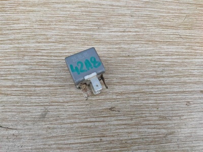 443951253K реле AUDI A8 (D2) 1994-2003 AUDI A8 (D2) 1994-2003 1995 ,