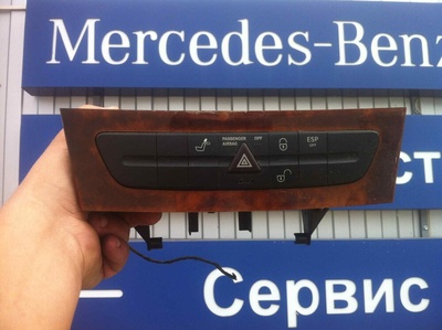 A2116800552 Кнопка аварийной сигнализации Mercedes E W211 2003