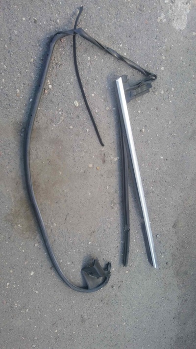 A2196970351 Уплотнитель двери задней правой Mercedes CLS W219 2008 ,A2197300224,A2197370230,A2196900480,A2197350124,,A2197300878