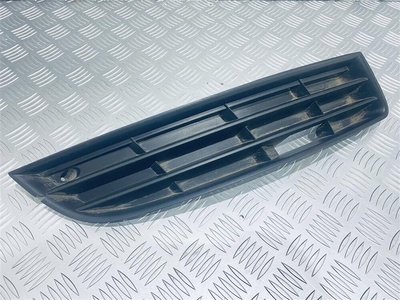 3C0853666 Заглушка (решетка) в бампер передний Volkswagen Passat B6 2009