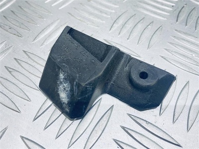 4A0821189B Кронштейн Audi A6 C4 1996
