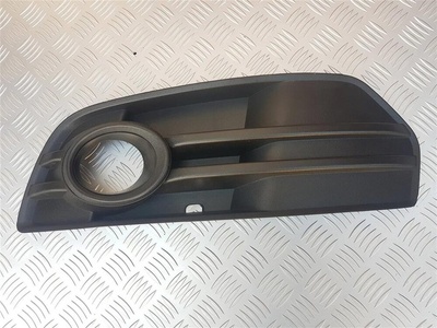 8R0807681A Рамка фары противотуманной левой Audi Q5 2010