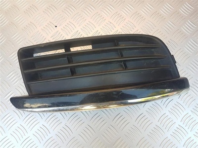 1K0853666J Заглушка (решетка) в бампер передний Volkswagen Jetta 2007