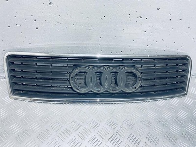 4B0853651F Решетка радиатора Audi A6 C5 2002