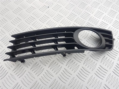 8E0807681 Рамка фары противотуманной левой Audi A4 B6 2003