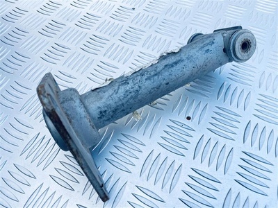 4B0807133B Кронштейн переднего бампера Audi A6 C5 2000