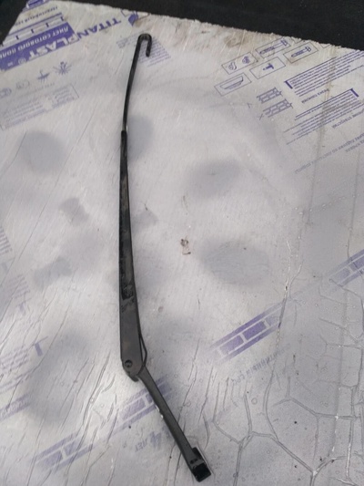 8D1955408D Поводок стеклоочистителя передний правый Audi A4 2000 ,8D1955408F,