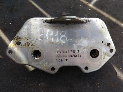06E117021G Радиатор масляный Audi A6 2006 ,06E117021L,