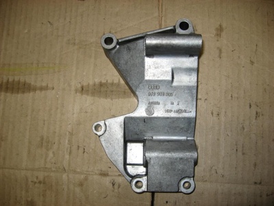 079903805J Кронштейн генератора Audi A6 C6 2005