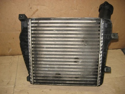 7L0145803A Интеркулер Volkswagen Touareg 1 2005