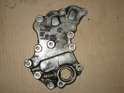 079103704E Крышка двигателя передняя Audi A6 C6 2007