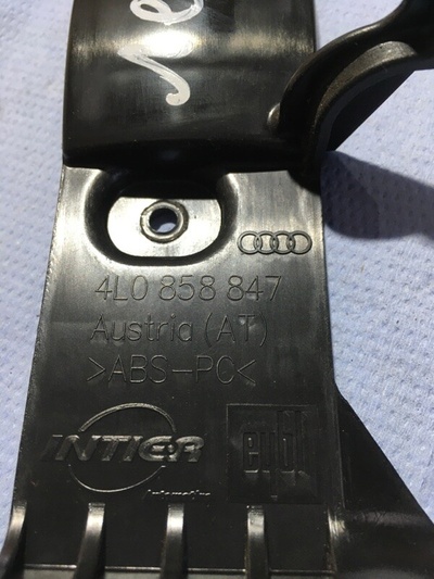 4L0858847 Кронштейн Audi Q7 4L 2006