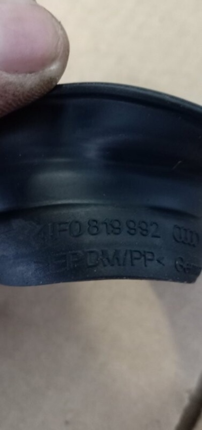 4F08199924PK Уплотнительная резинка Audi А6 4F 2006 , 4F0819992