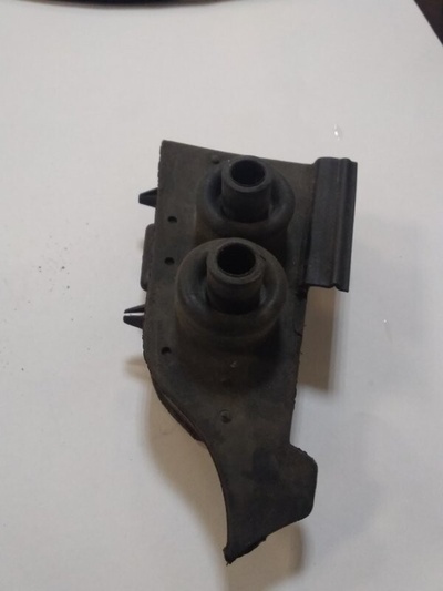 4F0614769 Уплотнитель Audi А6 4F 2006