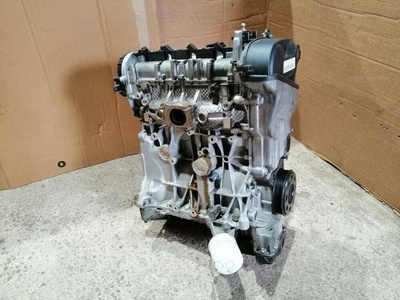 04E100033N двигатель Audi A4 B9 2016 CVNA,
