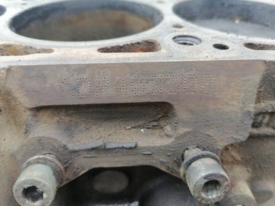 058103101C блок двигателя Audi A4 B5